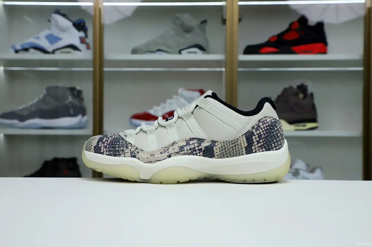 AIR SNAKESKIN LOW JORDAN 11 LIGHT Kimikick BONE 0807